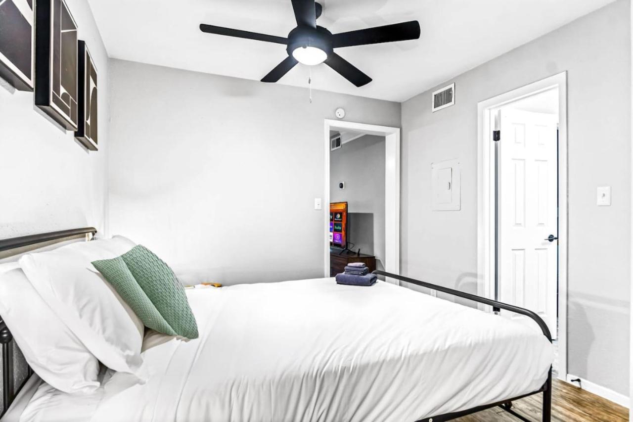 Modern 1Br Retreat Pool 10 Minutes To Austin Διαμέρισμα Εξωτερικό φωτογραφία