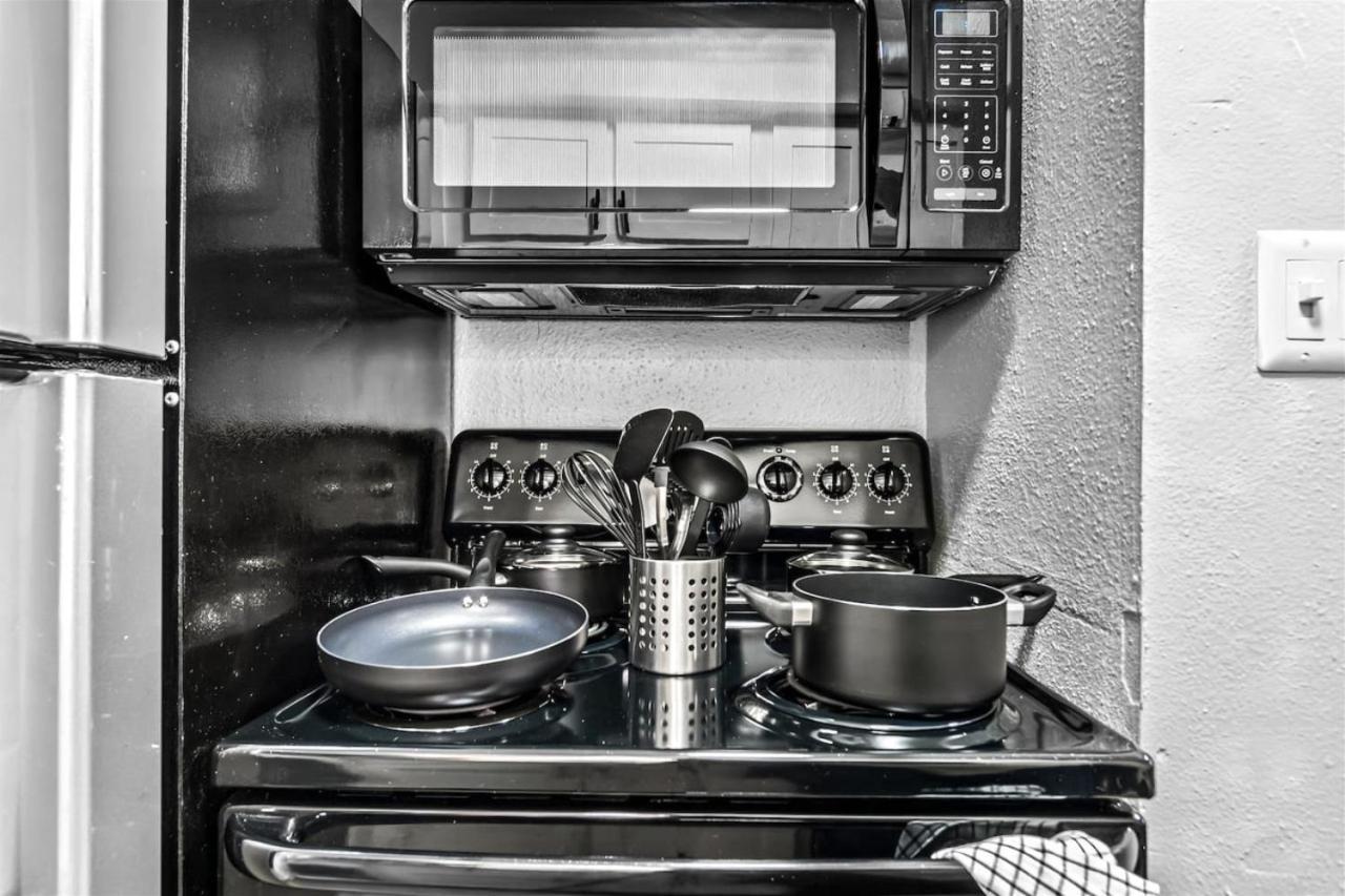 Modern 1Br Retreat Pool 10 Minutes To Austin Διαμέρισμα Εξωτερικό φωτογραφία